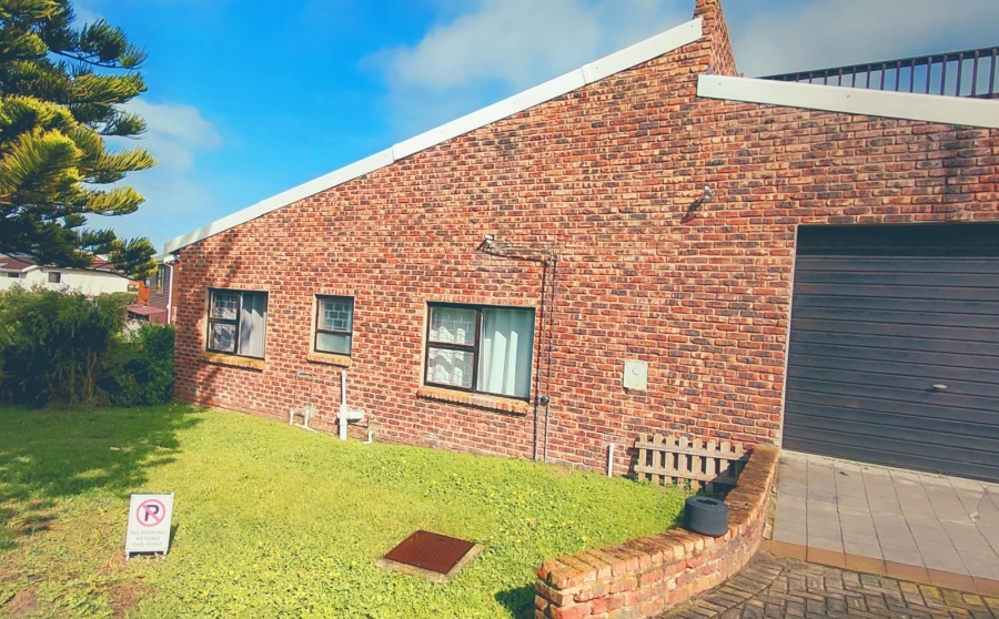4 Bedroom Property for Sale in Oyster Bay Eastern Cape